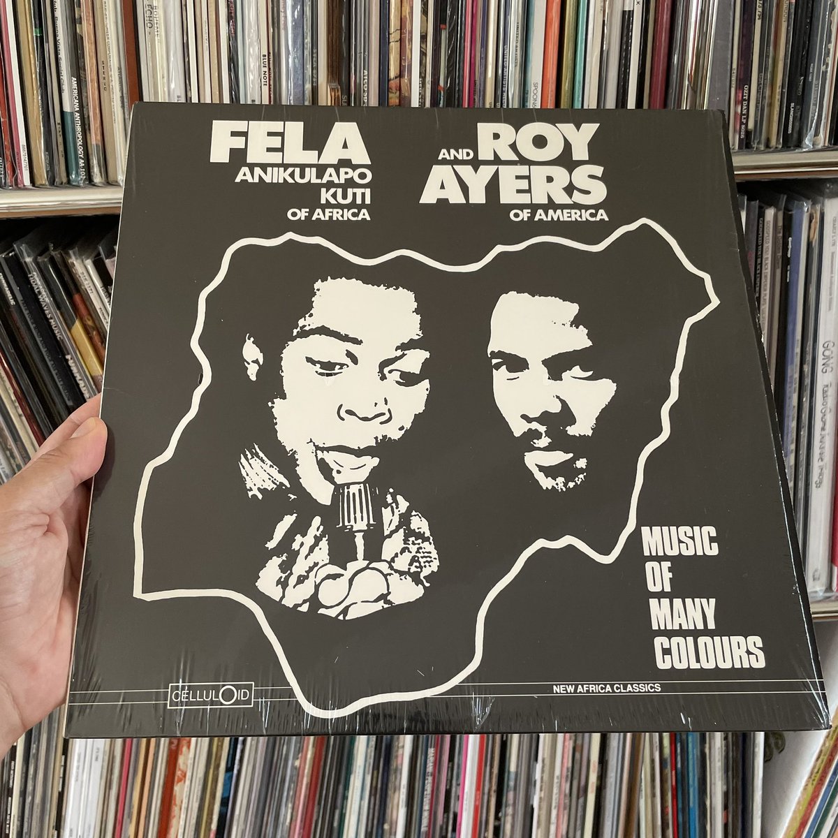 #NowPlaying Fela Kuti and Roy Ayers - Music Of Many Colors (Celluloid, 1986).

Essential jam 🔥

#FelaKuti #RoyAyers
