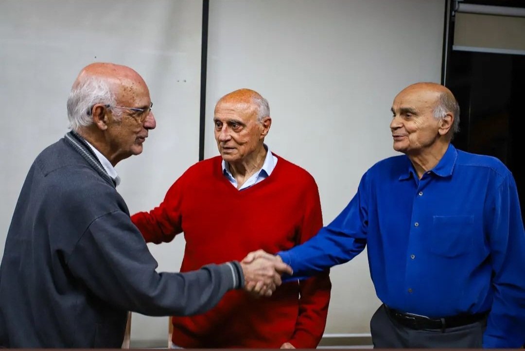 - Marvel: Vingadores Últimato é o maior crossover da história..
- Brasil: CALVOverso:
📷 <a href="/LucasPortoMart1/">Lucas Porto Martins</a>