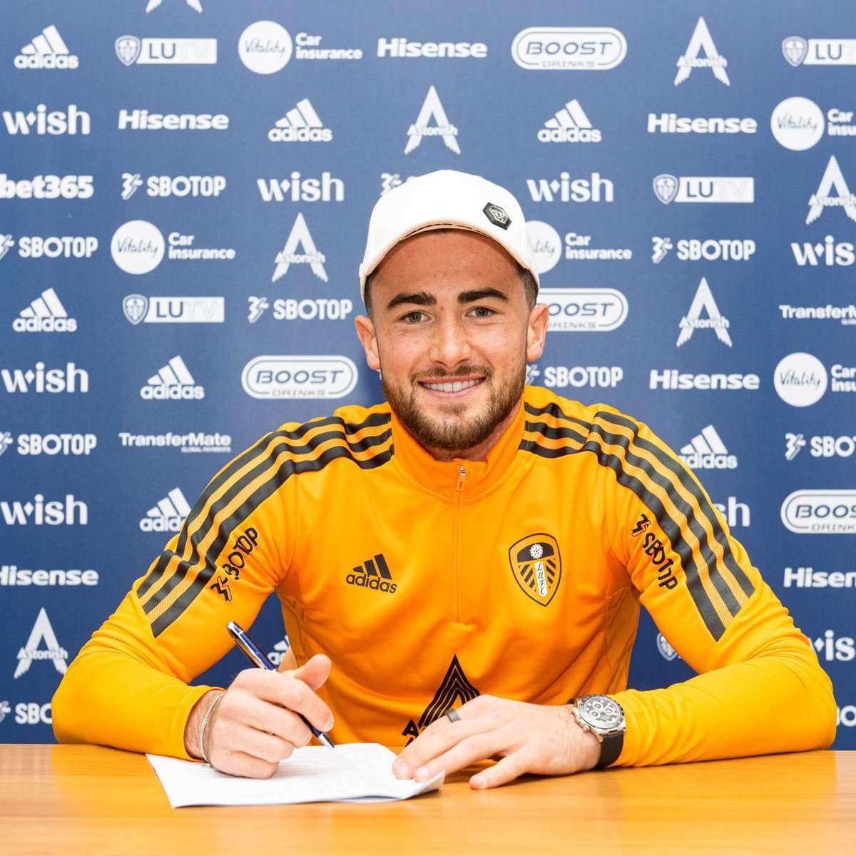 🚨 Aston Villa are trying to hijack Everton's move to sign Jack Harrison on loan.

The Leeds winger has already had his Everton medical. 👀

(Source: <a href="/FabrizioRomano/">Fabrizio Romano</a>)