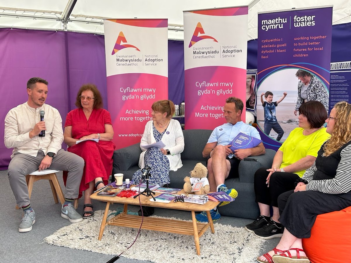 llyr_robs's tweet photo. Diolch yn fawr i dîm Menter a Busnes am eu gwaith gwych yn yr Eisteddfod.

Diolch hefyd wrth gwrs i’r Eisteddfod a Boduan am wythnos i’w gofio.

It has been an inspiring and inspirational week in the Eisteddfod. https://t.co/w3f3WN2dQq
