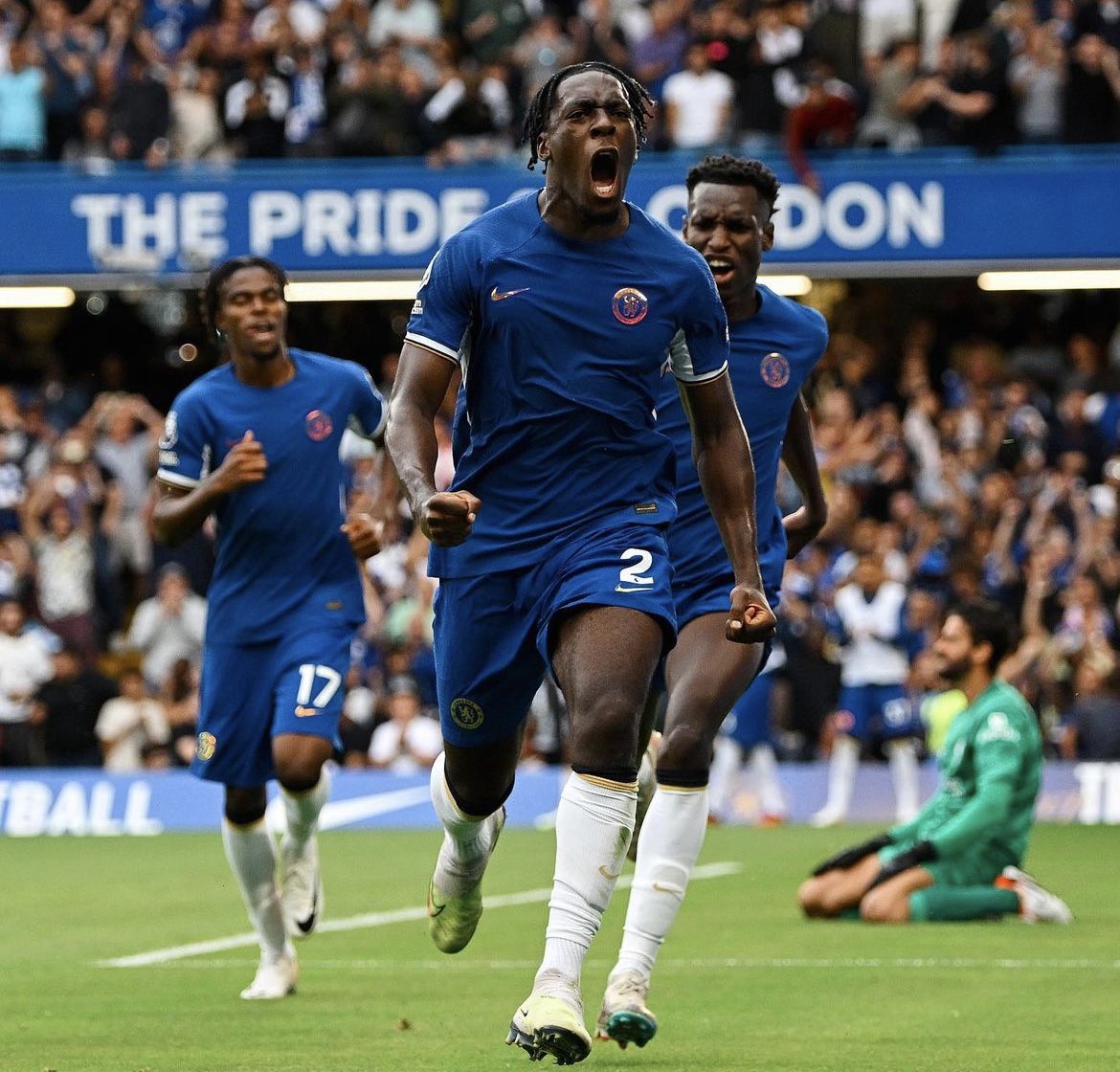 IndomieHalftime's tweet photo. Who had the better first half?

Retweet for Chelsea.  RT for Liverpool. 

#IndomieMakeHalfTimeCount https://t.co/B43jEu0xOs
