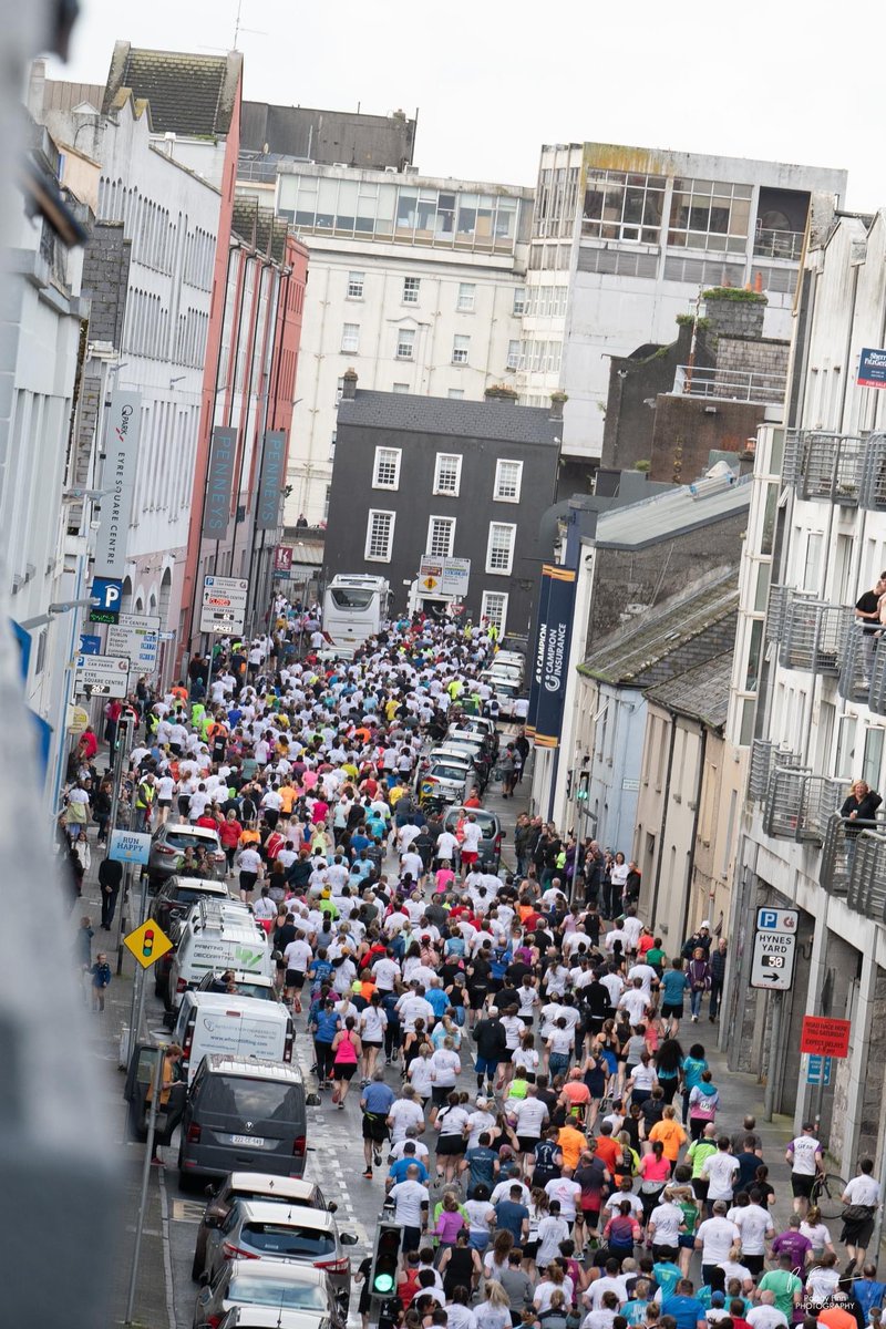 ProfJaneWalsh's tweet photo. Fantastic buzz in #Galway for the #StreetsOfGalway 8k last night. Such a brilliantly organised event by Galway City Harriers, the support on the course was unbelievable! A privilege to participate ๐โโ๏ธโค๏ธโญ๏ธ #running https://t.co/6ktwMxdUIi
