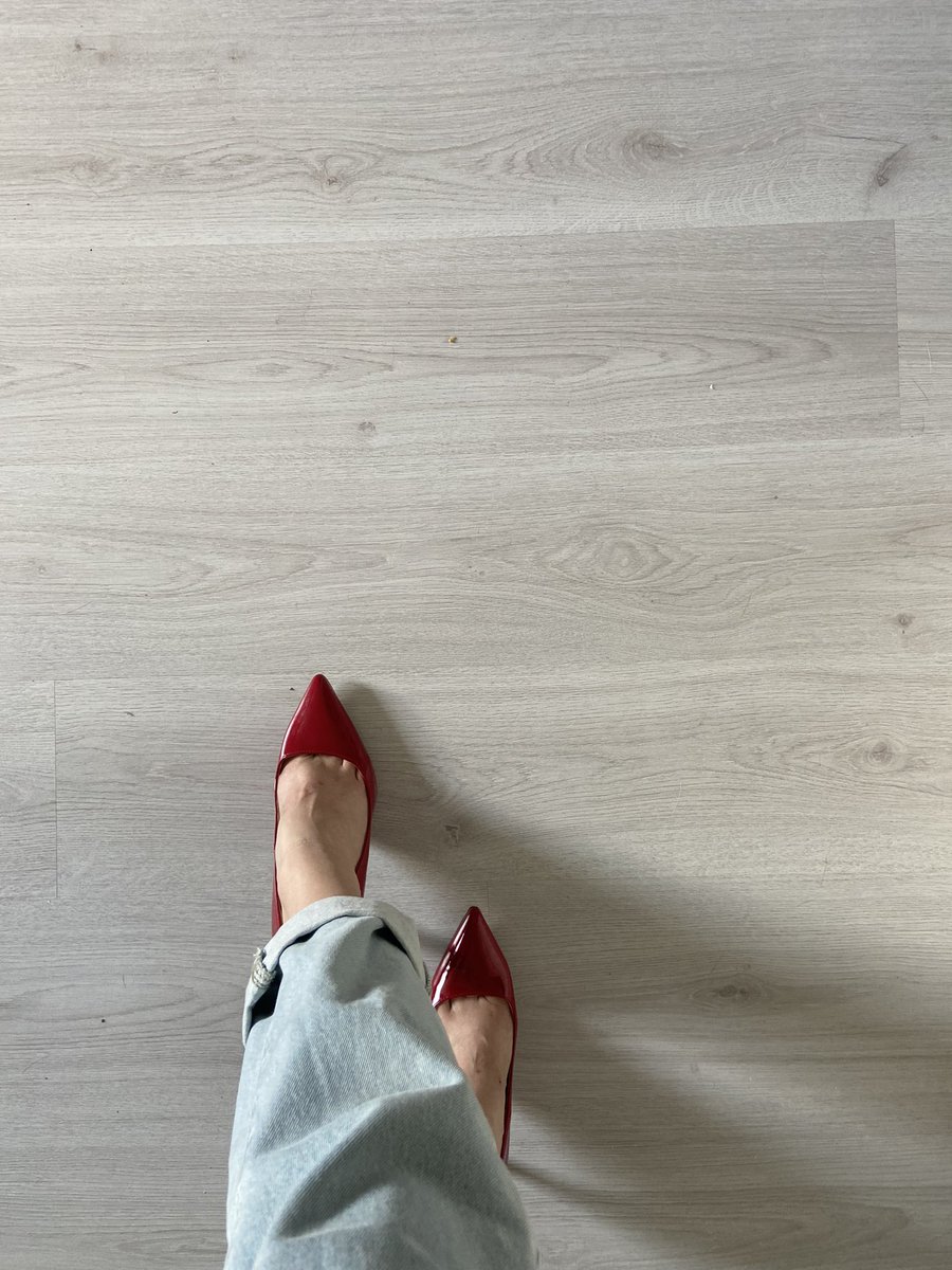 TheFeetFoxy's tweet photo. Come here and kiss my heel

• findom • paypig • worship • https://t.co/1kfCzqrNxC
