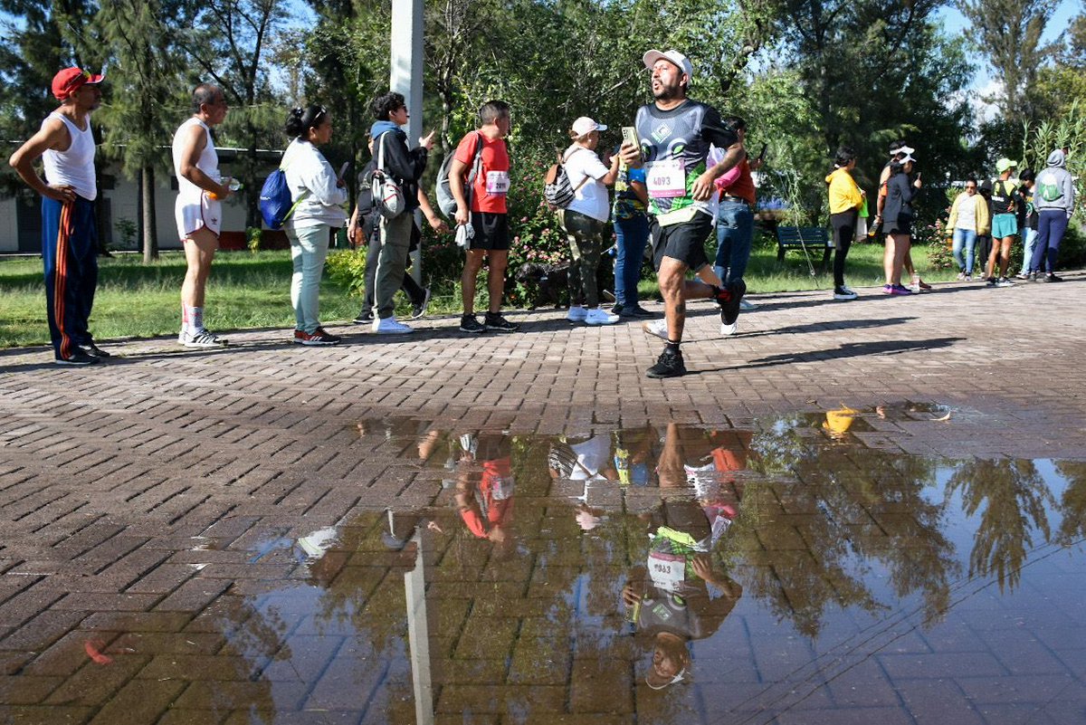 CorreCDMX's tweet photo. Pura emoción fue la Carrera Ponte Pila 15K, los runners se dieron cita a las 7 am en el Bosque de Aragón para una carrera de preparación más con rumbo al magno evento que nos espera el 27 de agosto. 🏃‍♂️🏃‍♀️ https://t.co/q7yKnWOP1h
