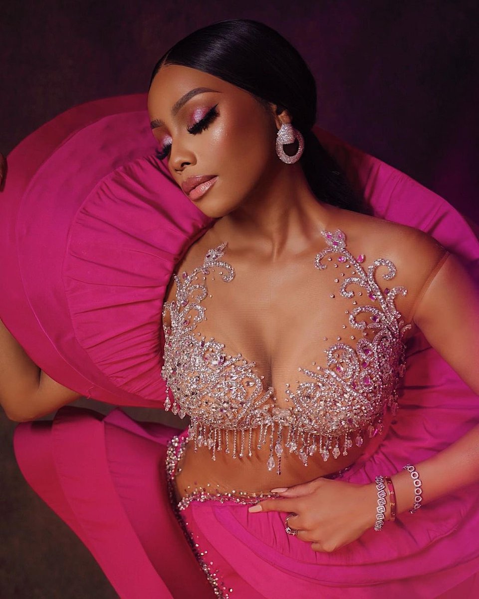 OnkaBaby1's tweet photo. The host 😍😍🔥🔥😩 Bonang!!!

She ATE 🔥😋

 #MissSA2023 https://t.co/c0Adjc7WxG