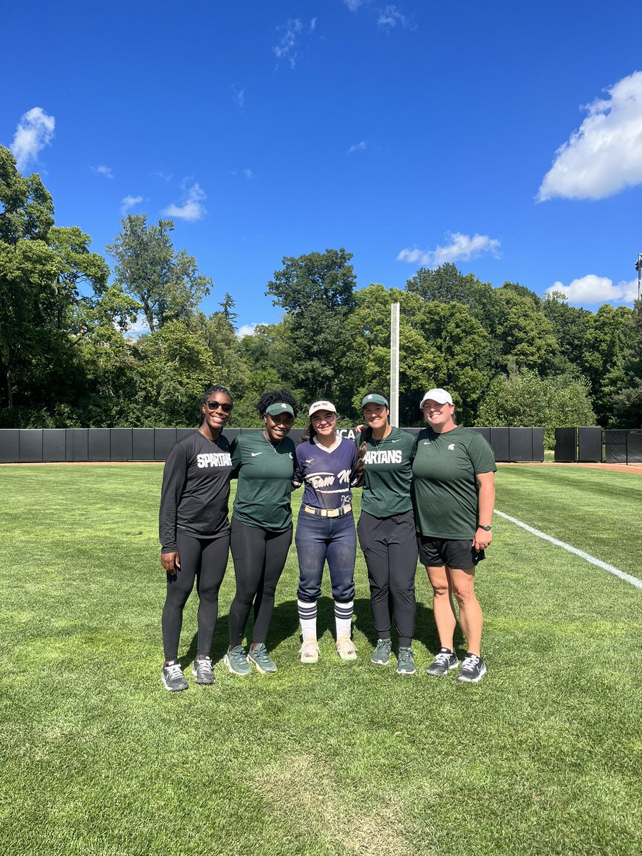 Had the best time <a href="/MSU_Softball/">Michigan State Softball</a> camp yesterday!! Thank you <a href="/ShoMcDonald/">Sharonda McDonald</a> <a href="/CoachDStenger/">Danielle Stenger</a> <a href="/WellsBethaney22/">Bethaney Wells</a> and @destiniengland1 for having me, I can’t wait to come back!! @TeamNCBaylog16U <a href="/TeamNCSoftball/">Team North Carolina Softball</a>