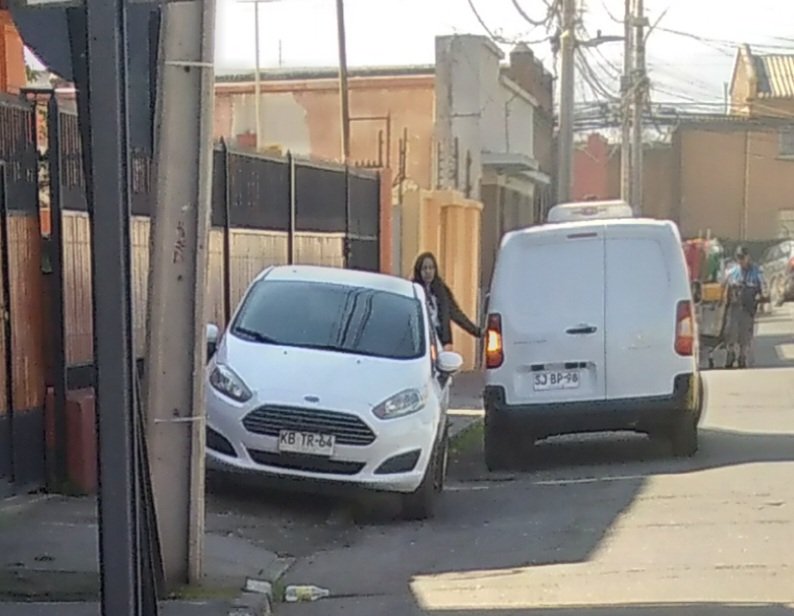 edgardkings's tweet photo. @Carabdechile ; @Seg_Publica_Ind @Muni_Indep 
Por favor, atender este abuso  XBTR64 que bloquea el uso de acera a peatones; Severino Casorzo 1245 Independencia, solo a 200 mt de 9a. Comis. https://t.co/eLH03hqyAV