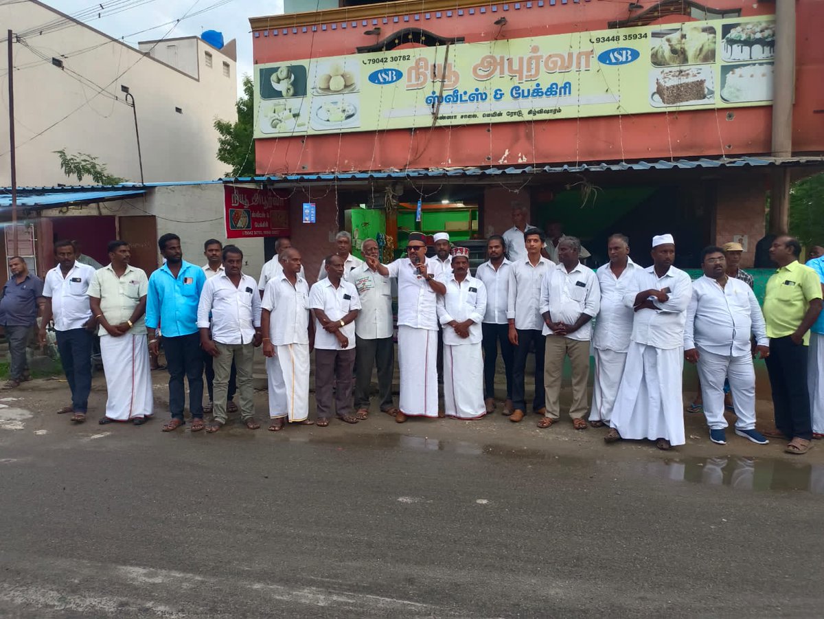 pmkshaik's tweet photo. ராணிப்பேட்டை- மேல்விஷாரம் இஸ்லாமியர்கள் வாழும் பகுதிகளில் இன்று ஞாயிறு காலை10 மணி முதல் மாலை 6.30 மணிவரை நடைபெற்ற பாமக சார்பில் தெருமுனை பிரச்சாரத்தில் சிறப்பு அழைப்பாளராக கலந்து கொண்டு 10 இடங்களில் பாமகவை பற்றி,மருத்துவர் அய்யா,Dr.அன்புமணி அவர்களை பற்றி சிறப்புரை ஆற்றினேன். https://t.co/XzPEQeEDbM