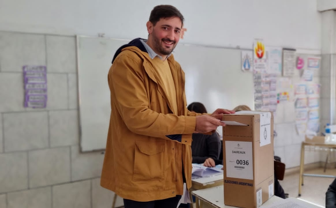 unionpatriadx's tweet photo. Ya votaron nuestros candidatos ✌🏼💙🇦🇷🌞

¡Vení a votar Alejandro Acerbo Intendente!

#BuenDomingo #Elecciones2023 #UnionPorLaPatria #Domingo #ArgentinaVota #ArgentinaElige #BUENOSAIRES #axel #kiciloff #AA2023 #Messi #seleccion https://t.co/j7Xxwi7tfW
