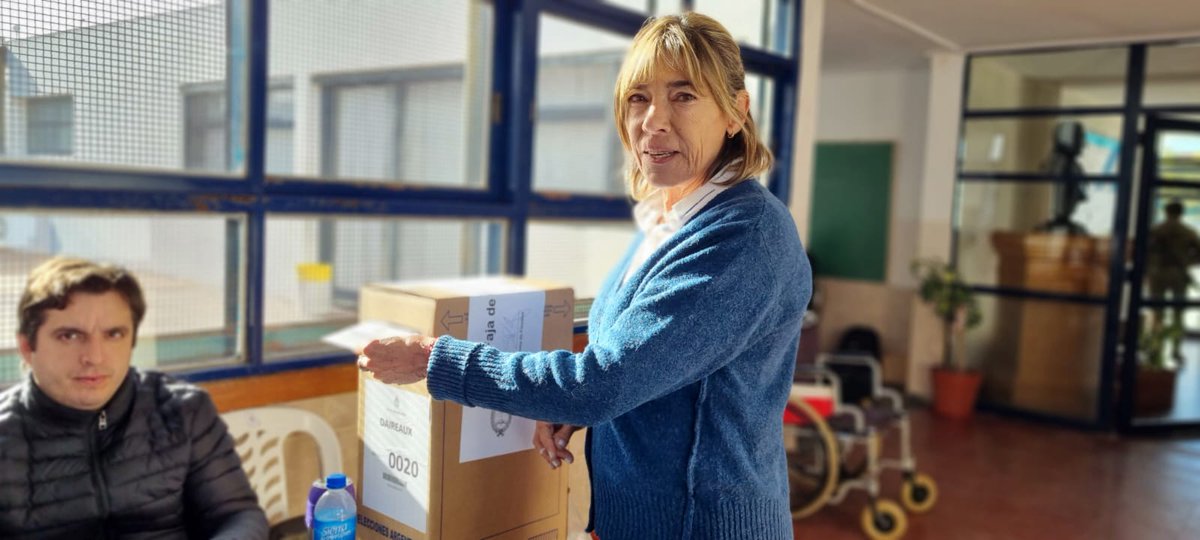 unionpatriadx's tweet photo. Ya votaron nuestros candidatos ✌🏼💙🇦🇷🌞

¡Vení a votar Alejandro Acerbo Intendente!

#BuenDomingo #Elecciones2023 #UnionPorLaPatria #Domingo #ArgentinaVota #ArgentinaElige #BUENOSAIRES #axel #kiciloff #AA2023 #Messi #seleccion https://t.co/j7Xxwi7tfW