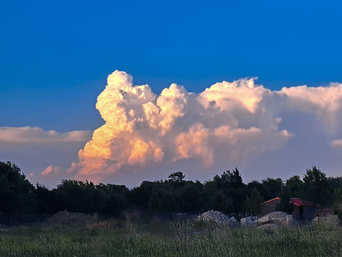 MountsofKansas's tweet image. Northern cumulus skyline