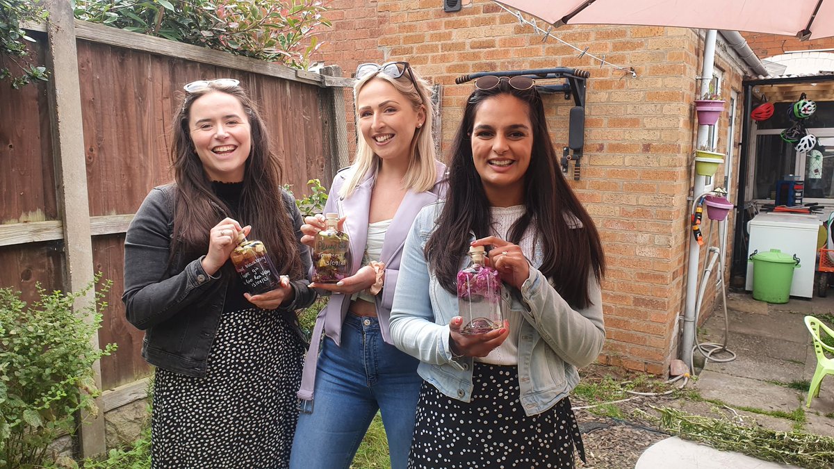 SusLifeUK's tweet photo. It was a bit rainy, sunny, rainy, chilly all day today but still every day is a good day for Gin! Many thanks to these lovely young ladies today who enjoyed our forage and gin adventure for a special birthday treat βΊοΈ #ginforage #wildgin #wildbotanicals #compounding #stirchley https://t.co/ukWb2Uw1Vi