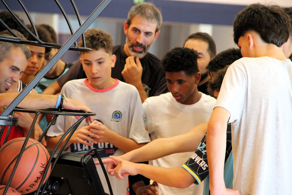 CDERevolution's tweet image. ¿Quién más quiere volver? Parece que fue ayer... ¡Qué bien nos lo pasamos con @bernirodriguez5 y su equipazo en The Embassy Training Center! Inolvidable 🙏🏽🔙