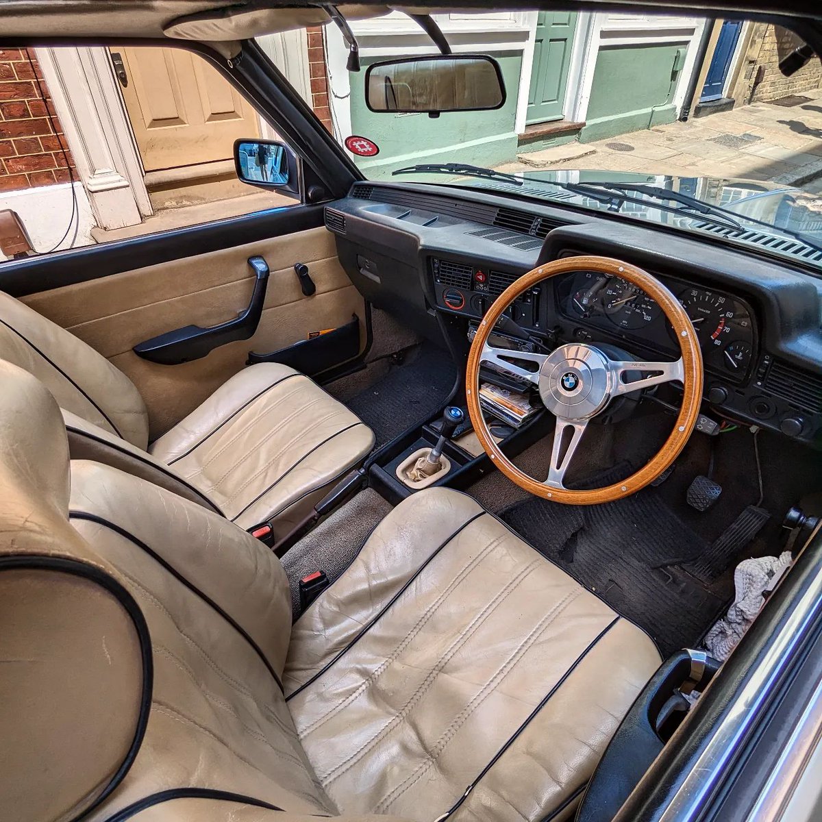 winnie_car's tweet photo. Lovely little 1982 E21 BMW 318 in Greenwich a few months ago. •🤗🤗🤗
.
.
#bmw #carstagram #v8 #americancars #oldisgoldcars #historicars #classiccarculture #americanclassiccar #classicmuscle #musclecarzone #americanmusclecars https://t.co/mlgQrIdwHB