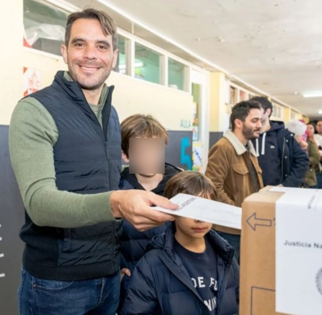 👉🏻 El intendente <a href="/manupassaglia/">Manuel Passaglia</a>  votó en la Escuela 4 y destacó "hoy los que deciden son los vecinos"
#Elecciones2023 #ArgentinaVota  #sannicolas