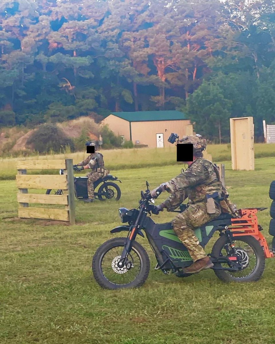 BLACKHAWKPG's tweet photo. T-Series holster spotted in the wild with some Green Berets trying out some new wheels. 🚲
#weareblackhawk #holster #madeintheusa #sof #usasoc #nicewheels https://t.co/zs6ShwdMSQ