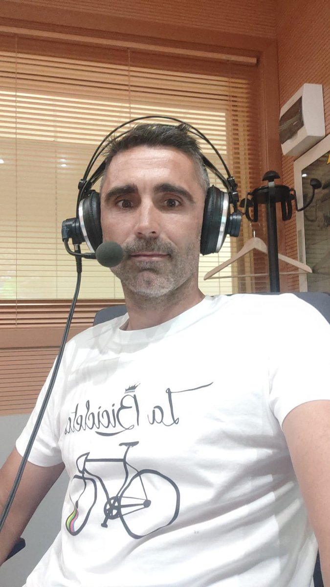 Un autentico placer estos días comentar los mundiales de ciclismo #GlasgowRTVE junto a <a href="/FirstClassSDP/">Diego Tomé</a> en <a href="/teledeporte/">Teledeporte</a>  Se nos han hecho cortas las retransmisiones gracias al  gran espectáculo que hemos visto en todas las categorías.