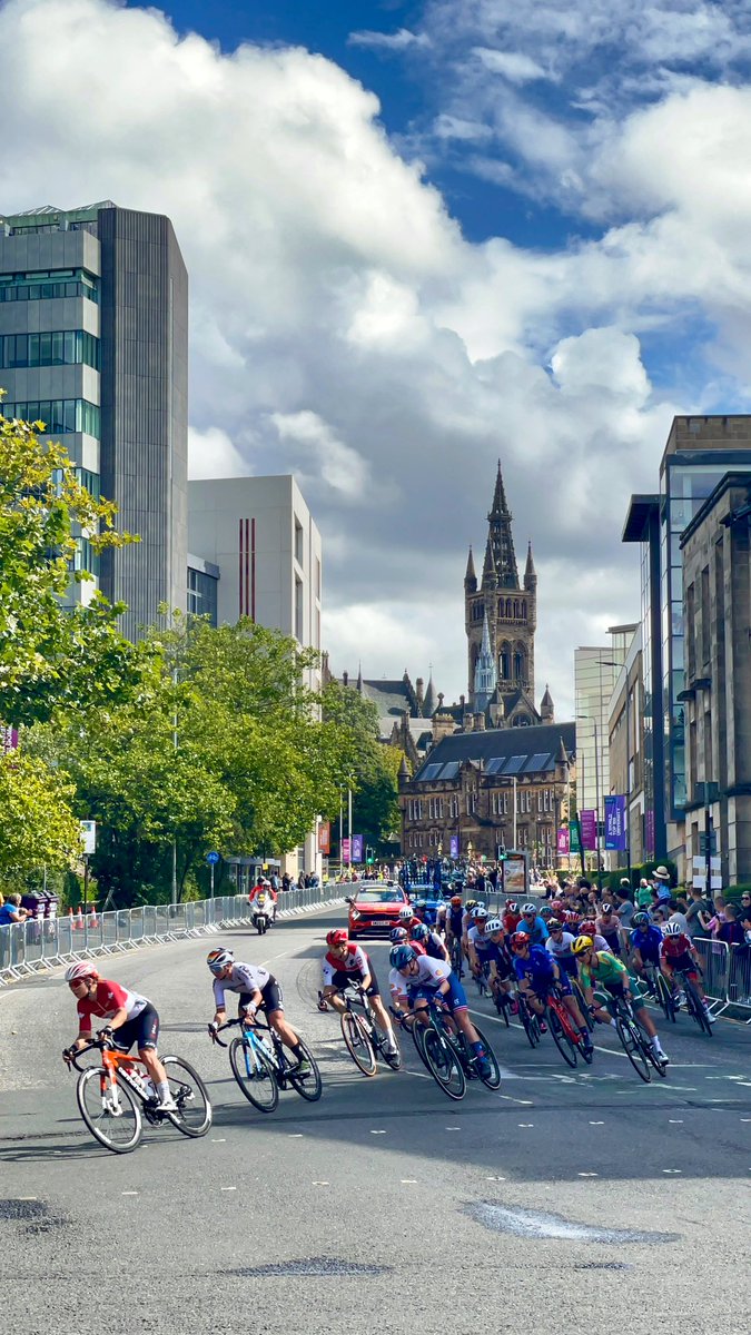 Fantastic atmosphere on campus today as the Women’s Elite Road Race raced down University Avenue! 🤩

What an incredible 11 days of action at the first-ever @CyclingWorlds. 👏 We can’t believe it’s all over! 🚴 

#GlasgowScotland2023 #PowerOfTheBike #TeamUofG