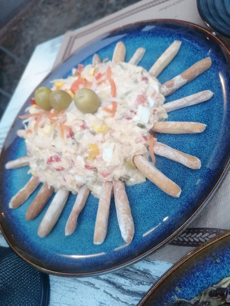GuarniGastro's tweet photo. Ensaladilla, cecina de León y torreznos @TorreznodeSoria.
Un picoteo ideal para una tarde de verano en la Plaza del Mercáu de Cangues. https://t.co/YZU9rB39pm