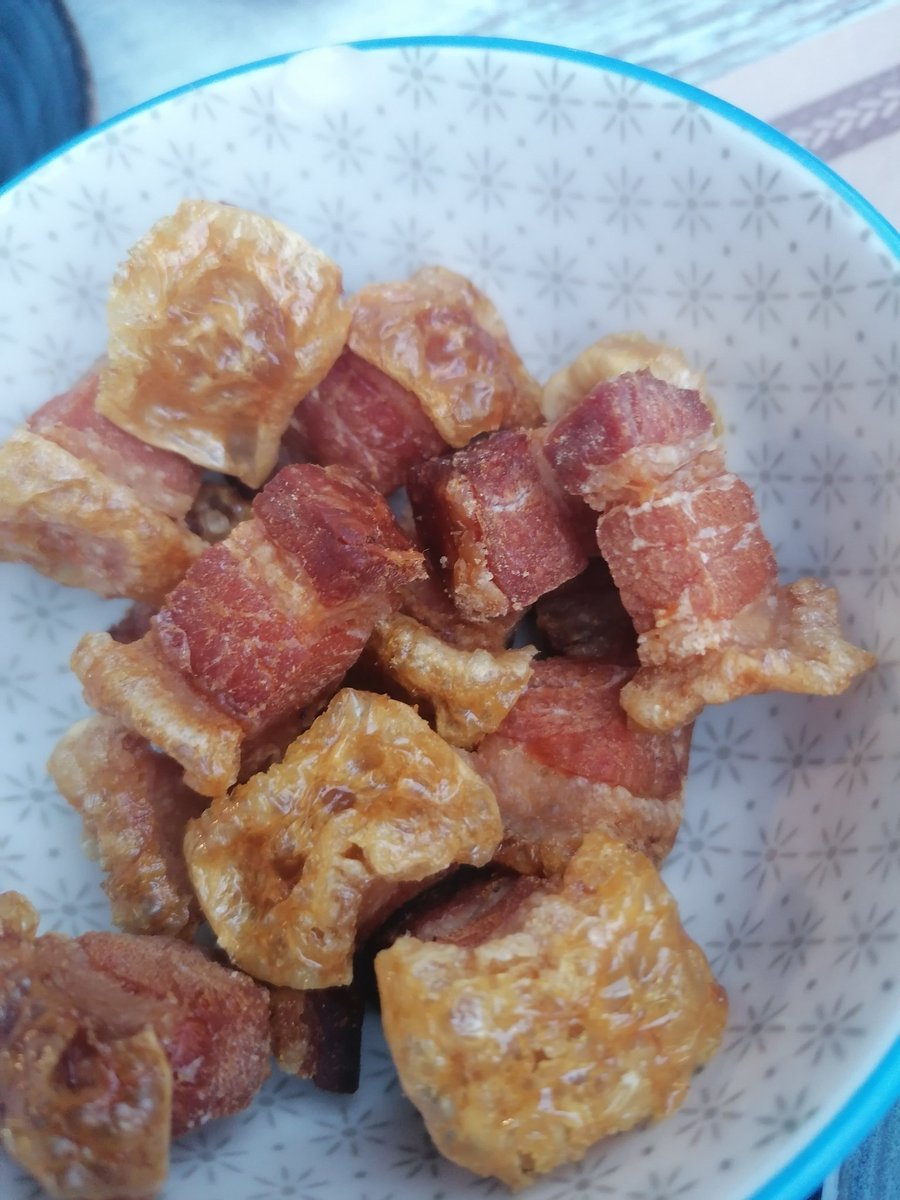 GuarniGastro's tweet photo. Ensaladilla, cecina de León y torreznos @TorreznodeSoria.
Un picoteo ideal para una tarde de verano en la Plaza del Mercáu de Cangues. https://t.co/YZU9rB39pm