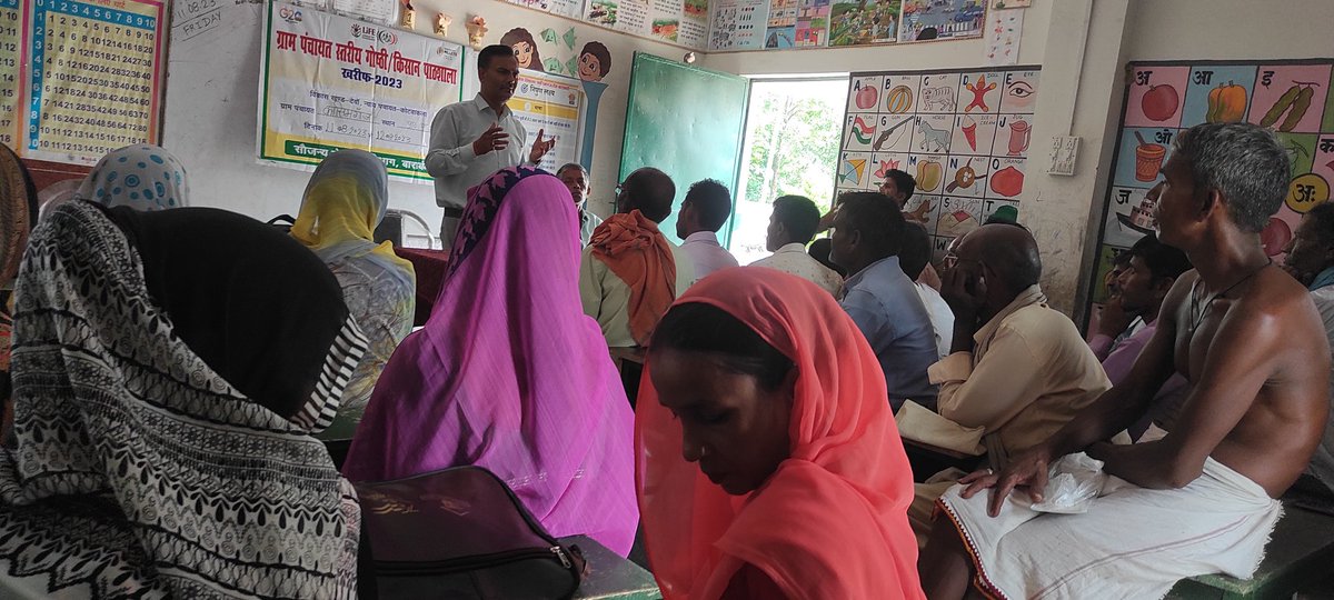 दिनांक 11 व 12.08.2023 को #दमिलेनियमफार्मर्सस्कूल के अंतर्गत #किसानपाठशाला का आयोजन #आत्माकार्मिक #BTM अनूप सिंह के द्वारा किया गया जिसमें #प्रधानमंत्रीकिसानसम्माननिधि व #कृषिविभाग के द्वारा संचालित योजनाओं की जानकारी दी गई <a href="/CMOfficeUP/">CM Office, GoUP</a> <a href="/UPGovt/">Government of UP</a> <a href="/BarabankiDda/">Deputy Director Agriculture Barabanki</a> <a href="/PMOIndia/">PMO India</a> <a href="/spshahibjp/">Surya Pratap Shahi</a>