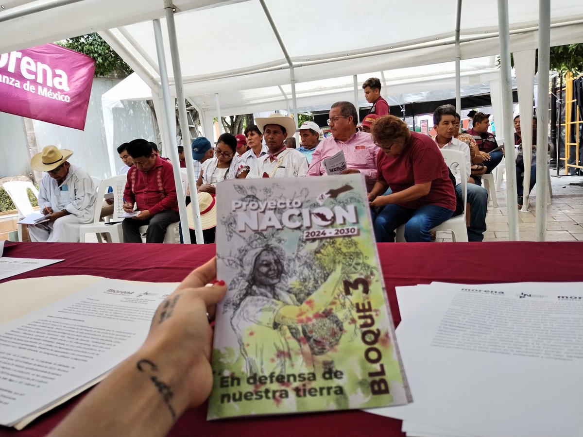 anthropofoga's tweet photo. Comenzando en Papantla Veracruz la jornada de la construcción Histórica del proyecto de nación 2024 - 2030.
Vayan a su cabecera distrital 😊 y participemos en la consulta.
#ProyectoDeNación2024
#Morena https://t.co/jFpP5xIDBf