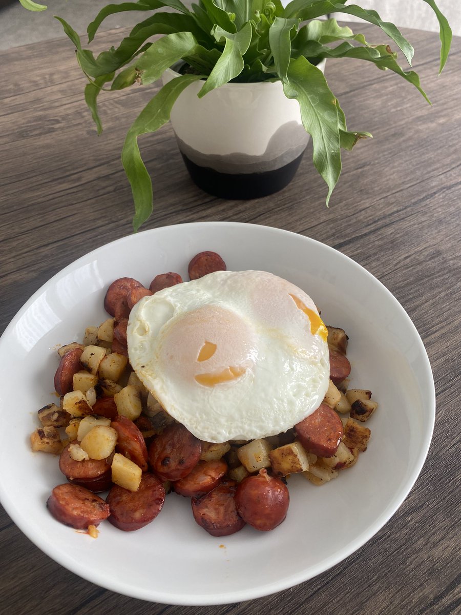 runningawry's tweet photo. Breakfast of Championsโฆ My sons favorite! ๐คค #LinguicaEggsPotatoes #ChefBex https://t.co/6O85lULjL3
