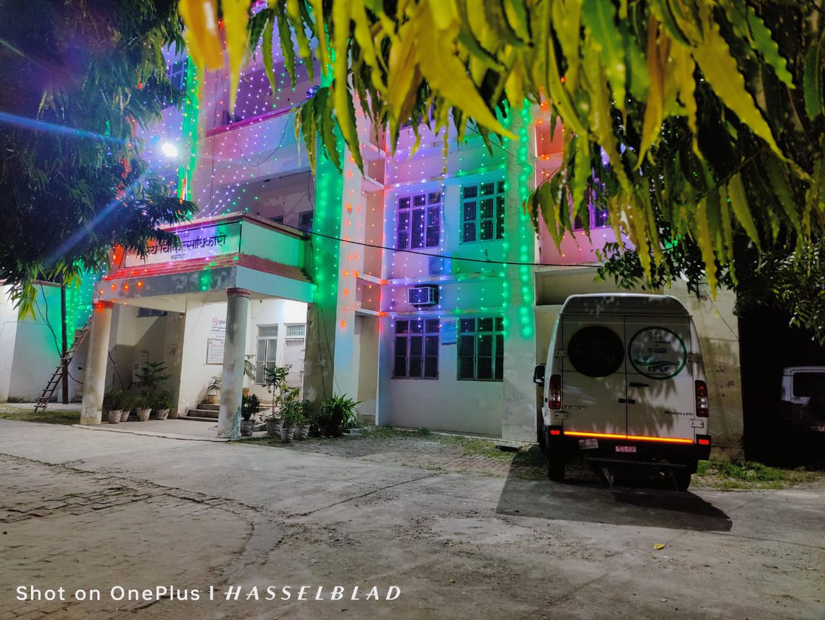 CmoBaghpat's tweet photo. *स्वतंत्रता दिवस के 3 दिवसीय शुभ अवसर और आजादी का अमृत महोत्सव के अवसर पर आज मुख्य चिकित्सा अधिकारी कार्यालय  रात्रि छाया चित्र @BagpatDm @brajeshpathakup @ChiefSecyUP @MoJSDoWRRDGR @CMOfficeUP @JaswantSainiBJP @PMOIndia @DivMeerut https://t.co/HDHZEzVCVg