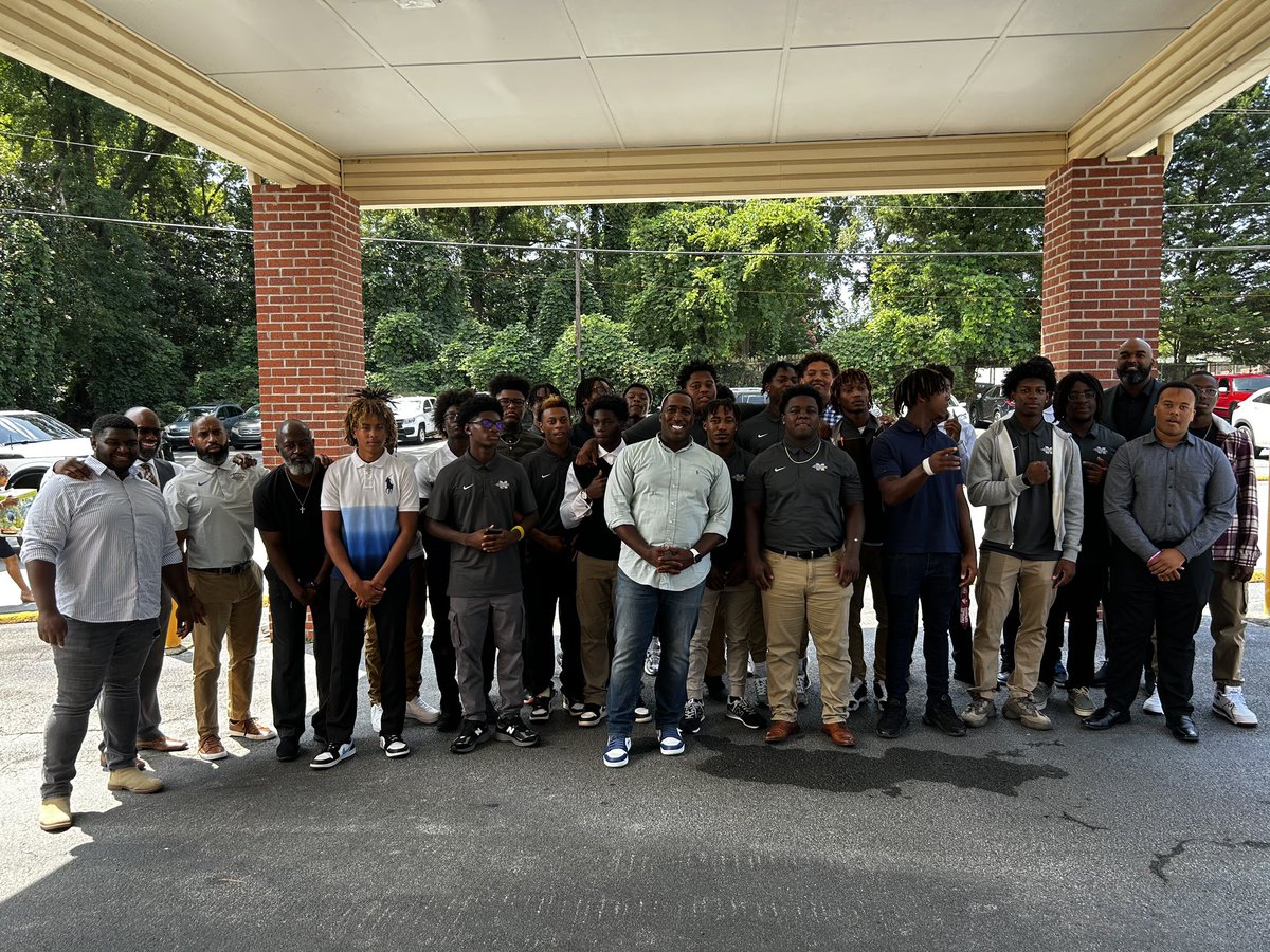 CoachReid99's tweet photo. Sunday service with the team was great! ๐๐พ
Thank you to @LovebridgeCC for hosting us.
#CatchingBlessings | #Tribe | #jOURney https://t.co/N8BwcytvgY