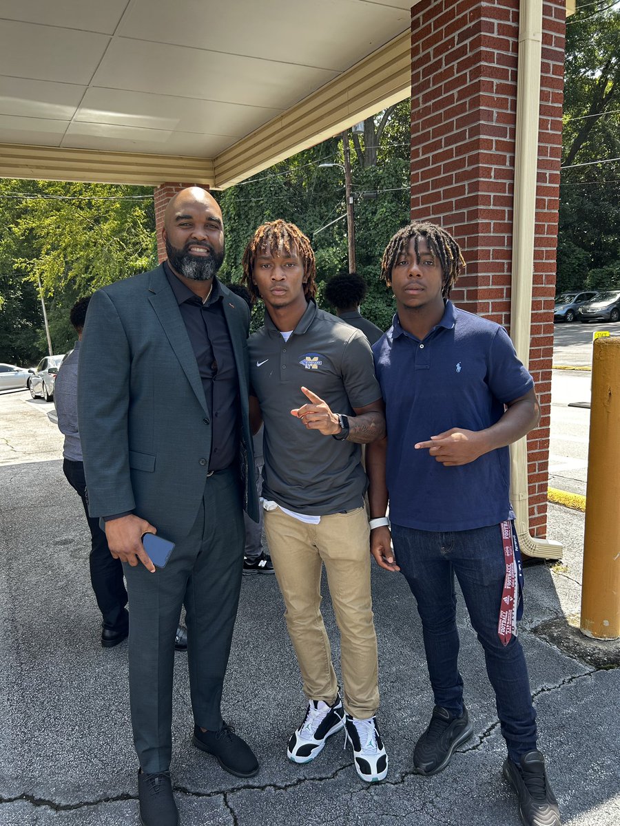 CoachReid99's tweet photo. Sunday service with the team was great! ๐๐พ
Thank you to @LovebridgeCC for hosting us.
#CatchingBlessings | #Tribe | #jOURney https://t.co/N8BwcytvgY