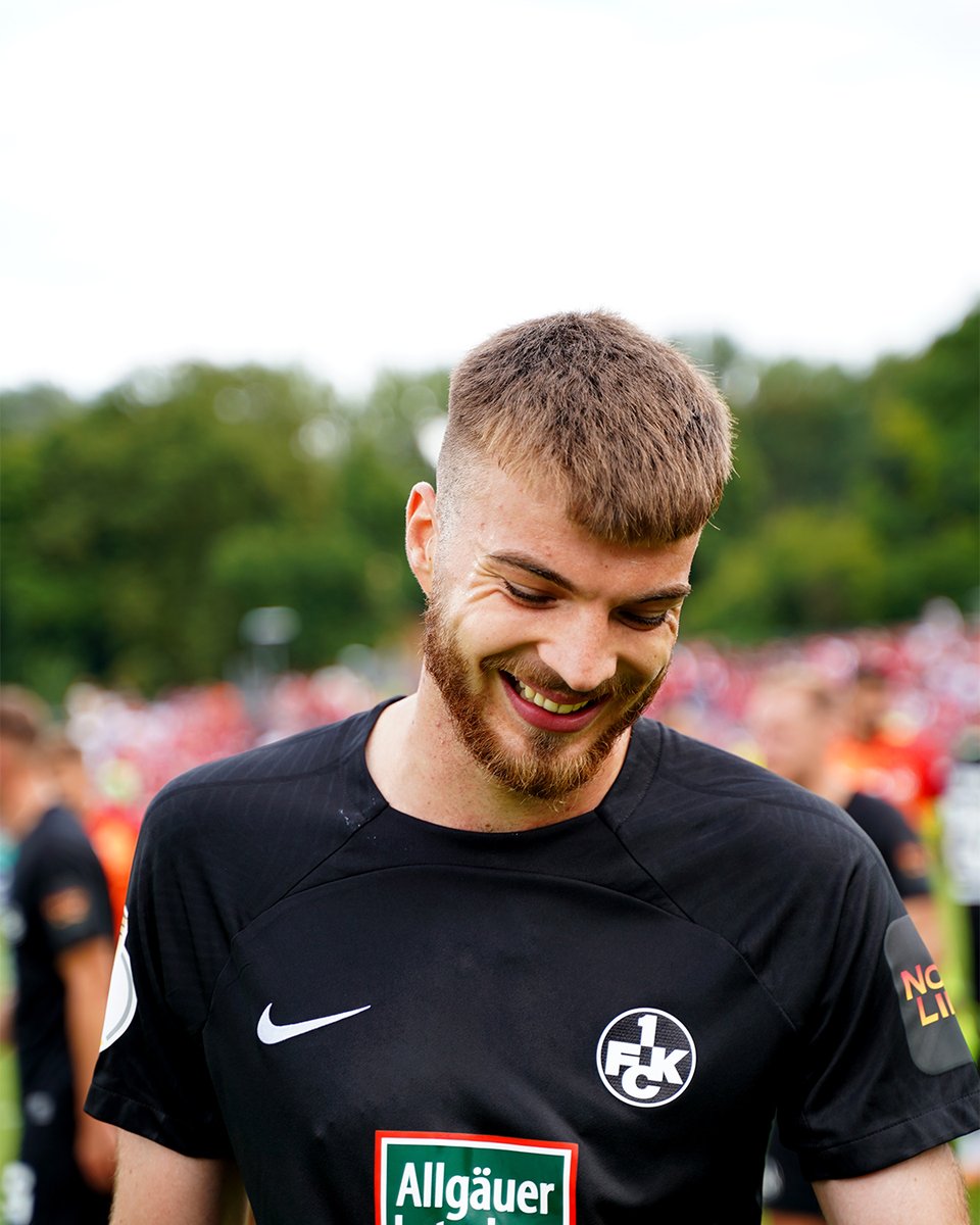 Rote_Teufel's tweet photo. "Ich? Ernsthaft?" 🥸
Naja, "trotzdem": Glückwunsch zum @DFB_Pokal-MOTM-Award, Jule!
#Betze #FCK #RWKFCK #DFBPokal #GEWINNERBLEIBT https://t.co/faW7ruTfOF