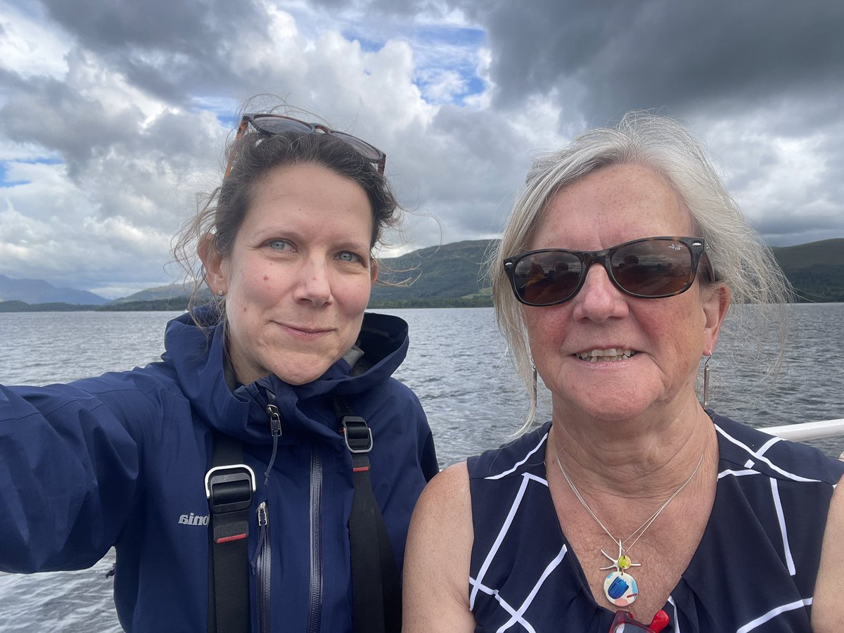 doublemacbex's tweet image. The sun came out briefly so we took the train to Loch Lomond. #GlasgowSummer