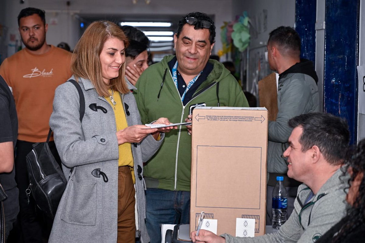 GiselaLZamora's tweet photo. A 40 años de la vuelta a la Democracia, los argentinos elegimos nuestro futuro con mucha expectativa y esperanza. Votemos para lograr el país y distrito que queremos. 
#TigreEsMiVida #YaVoté https://t.co/SokPTtUW5C