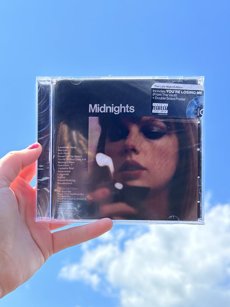 Just found an extra Midnights (Late Night Edition) CD from the Metlife shows……figured we could giveaway to one of you. Repost/retweet and we will pick someone later today (8pm EST) 🫶