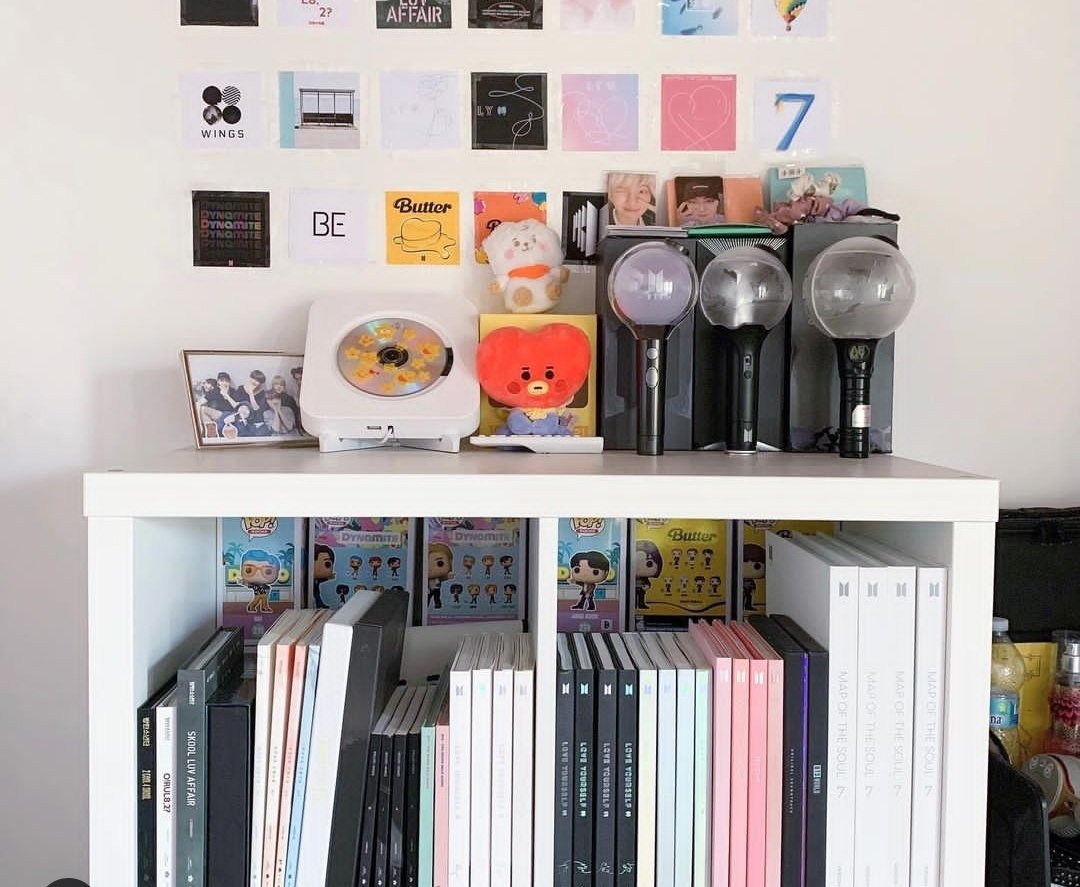 CIPHER_ITZY's tweet photo. INTERNATIONAL KPOP ALBUM GIVEAWAY!!✨️🎁

- 3 winners
- Worldwide🌍
- Album of choice💽

RULES
• Follow @/12th.02.19 &amp; @/les.spams.de.yash on IG
• Comment the album of your choice 
• Tag 3 moots🩷

The ga ends in 7 days and the winners will be announced the same day!GOODLUCK https://t.co/zdkKbhNxTv