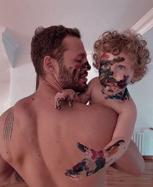 Feliz dia dos pais velhote!!!! Te amo muito papai six, obrigado por ser o pai mais descolado e legal do mundo!!! ❤️‍🩹