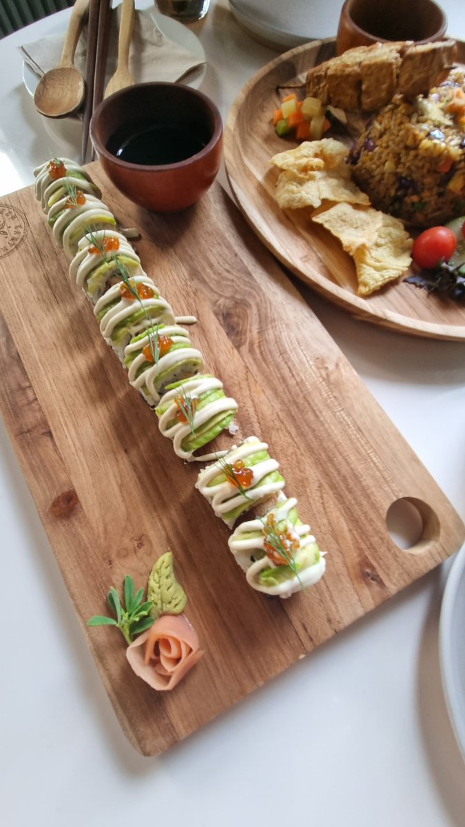 cutezenit's tweet photo. Sushi anyone?
#sushi #foodie https://t.co/HGRnAn5p75