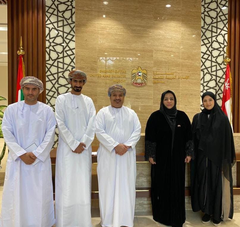 استقبلت المستشار/فاطمة الدهماني- نائب رئيس البعثة والسكرتير ثاني/ آمنة آل علي- رئيس قسم الشؤون الإعلامية والثقافية وفد الجمعية العمانية للسينما، لمناقشة مشاركة الدولة في مهرجان الشرقية السينمائي الدولي بولاية بدية.