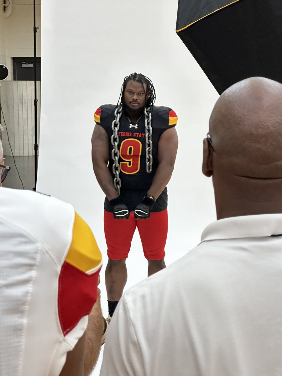 FerrisFootball's tweet photo. The guys having fun at today's photo shoot! https://t.co/ucOjBjkWXJ