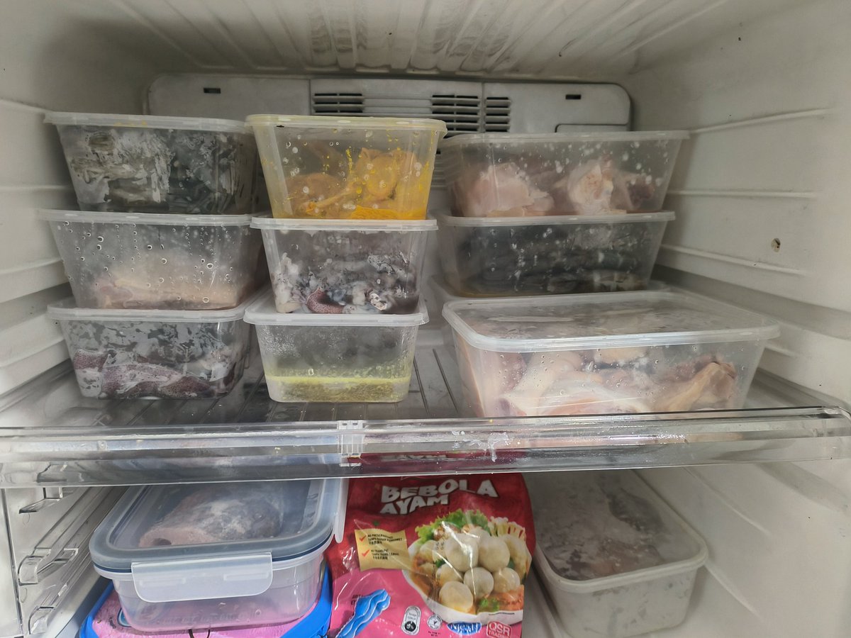 rafzanfazren's tweet photo. Dulu rasa "ala duduk berdua, makan luar lagi jimat"

Bila sekarang dah start masak hari hari, bebetul terasa ye duit lebih tuu. 

Tadi beli groceries, RM150 untuk 5 hari makan. 10 kali makan. 2 kali sehari. Jom tengok kalau makan luar: https://t.co/BfuSzvLsVH