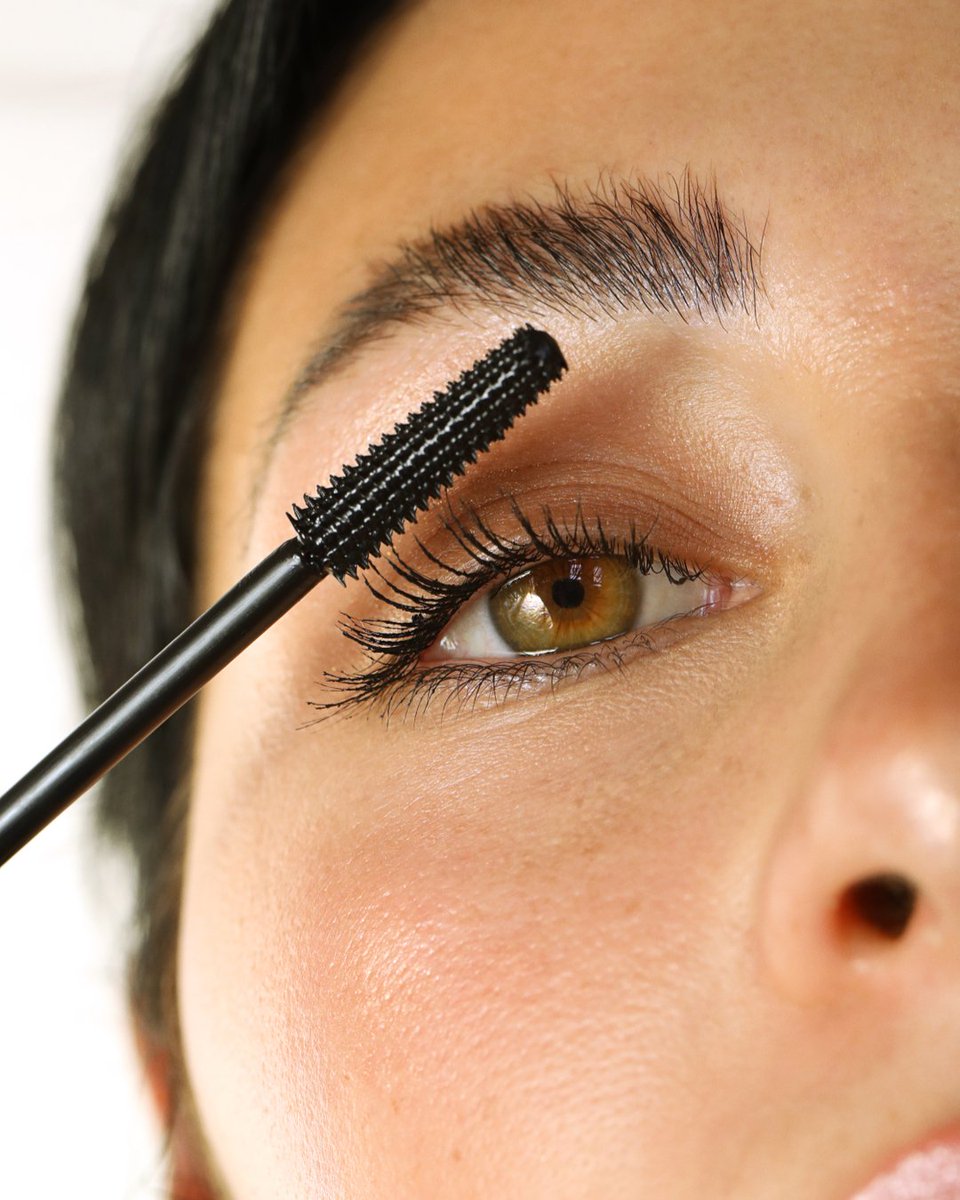 milanicosmetics's tweet photo. Flake-proof. Smudge-proof. Oops-proof. 🙌  Highly Rated Lash Extensions Tubing Mascara dramatically extends &amp; lifts lashes for up to 16HR wear👀 

#milani #milanicosmetics #crueltyfree #beauty https://t.co/OuMmIDKlGU