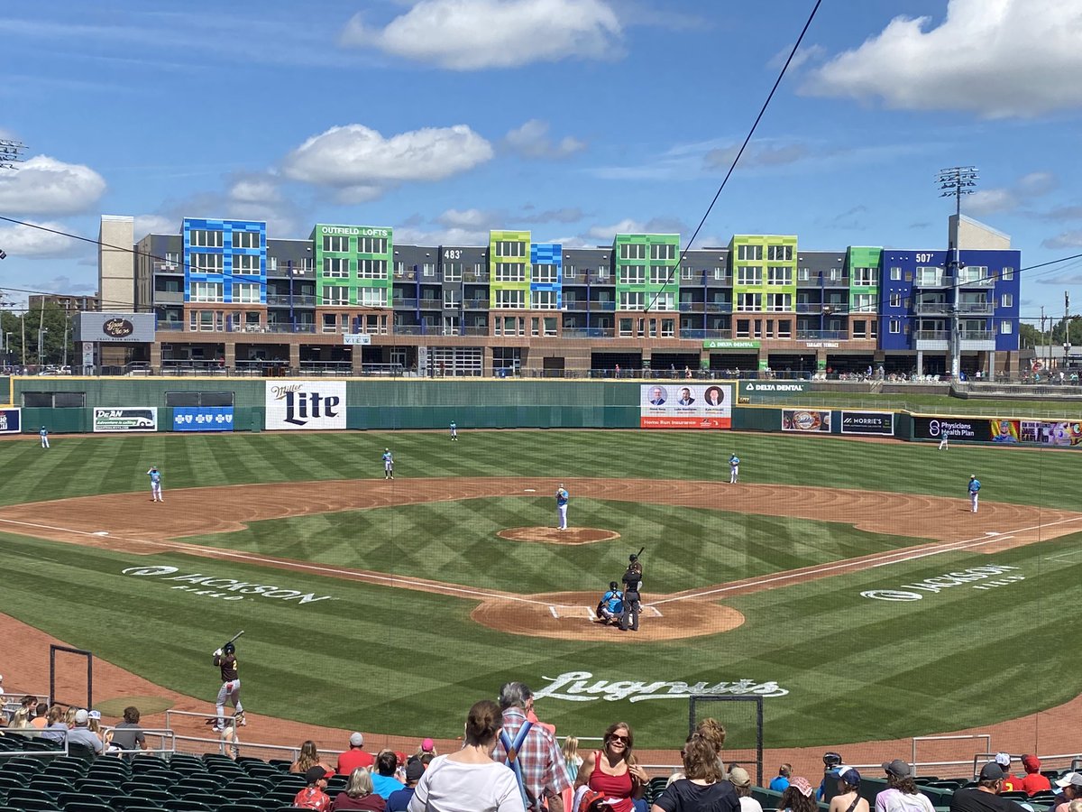 LiebeMaggieMae's tweet photo. I hope both teams have fun 

#GoNuts #GoTincaps https://t.co/HOK0DJsxQr