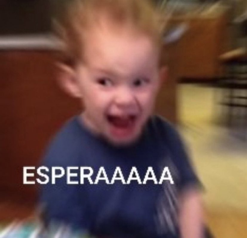 yo cuando no encuentro el sticker perfecto y la otra persona sigue escribiendo