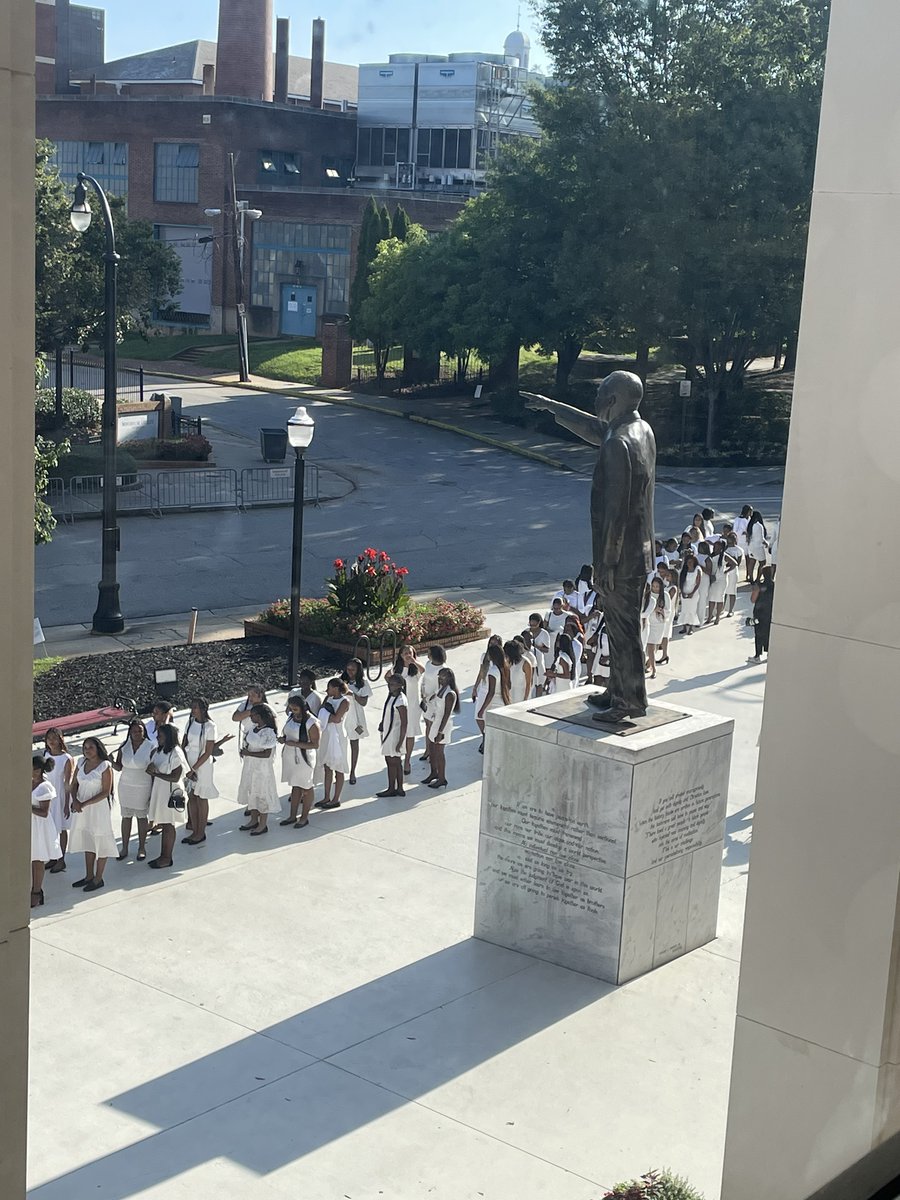 SpelmanCollege's tweet image. This morning, new Spelman and Morehouse students participated in a joint convocation to celebrate and promote the spirit of unity between the institutions. #SpelmanNSO
