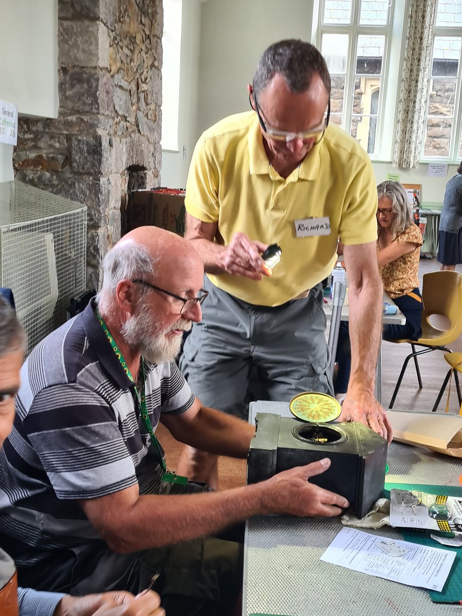 What wonderful work the volunteers at Conwy's Repair Cafe do. Every second Sunday of the month at St. Mary's Church Hall. @RepairCafeWales #repaircafeconwy #volunteers #repairreuserecycle #tvconwy #cic #volunteers #communitymedia