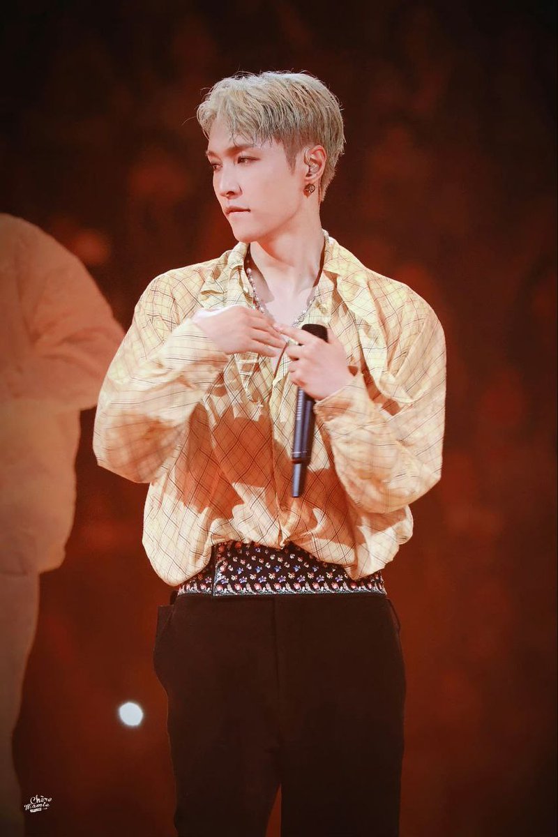 آره ییشینگ 
منم دارم با دیدنت
لبمو گاز میگیرم پسر
#GRANDLINE3inBJ_Day2
#LAY <a href="/lay_studio/">Lay Zhang Studio</a> 
<a href="/layzhang/">Lay Zhang</a>