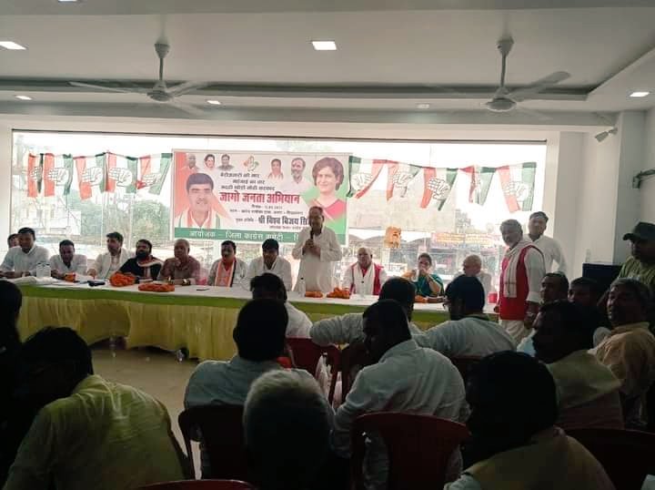 SamimKh18068318's tweet photo. "जागो जनता अभियान" के क्रम में जिलाकांग्रेस कमेटी सिद्धार्थनगर में आयोजित कार्यक्रम में  मुख्य अतिथि उत्तर प्रदेश कांग्रेस कमेटी के उपाध्यक्ष विश्व विजय सिंह जी, पूर्व सांसद मो. मुकीम जी शामिल हुए
@RahulGandhi @kharge @priyankagandhi @Sachchi65562784 @ShayarImran https://t.co/KW3eOJbBAO