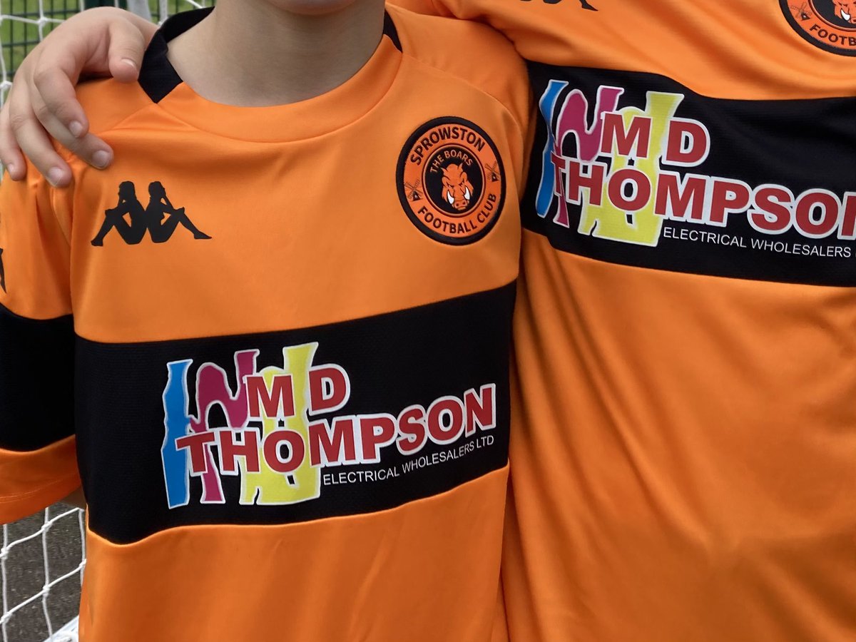 1st game as a Under 12’s team this morning & wearing there new match day kit kindly sponsored by @MDThommo , along with there new jumpers kindly sponsored by @VoiceHostVoIP -Both supplied by @99kits_com 👌 #grassrootsfootball