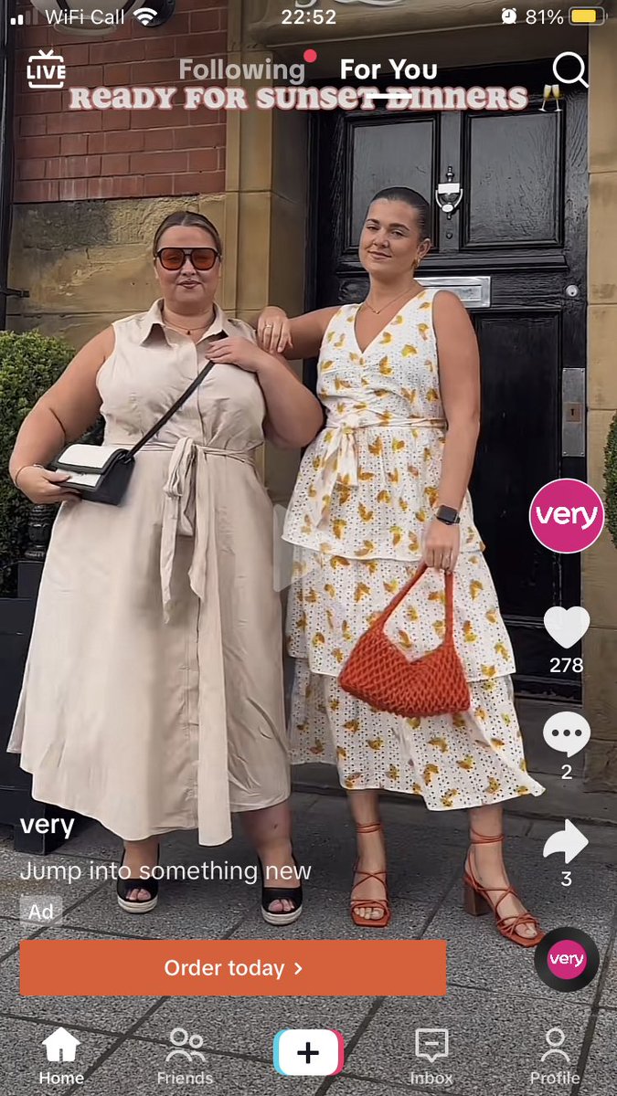 girlwtk's tweet photo. @VeryHelpers hi. Could you help me track down this dress on the left  please? Thank you https://t.co/bprVljnJ30