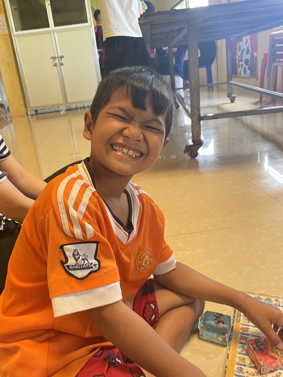 p8eks's tweet image. 初めての海外はカンボジア！🇰🇭
景色もご飯も買い物も何もかも新鮮！！！でもそんなことより子どもたちがとにかくかわいくて幸せ🤍